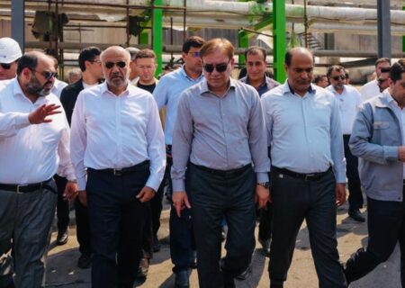 تأکید وزیر تعاون، کار و رفاه اجتماعی بر استمرار تولید و تسریع بازسازی بخش‌های آسیب‌دیده پتروشیمی جم
